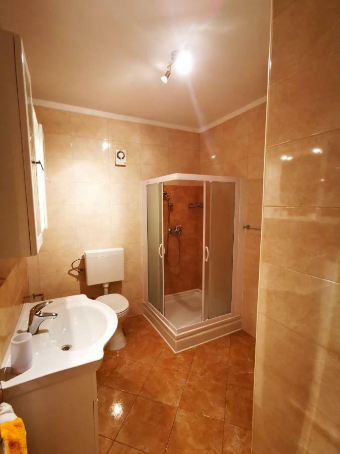 Apartmani Franciska Rab Town Exteriér fotografie
